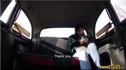 FakeTaxi - brická kráska šuká v porno taxíku