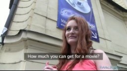 Rychlý prachy - sexy zdrzka píchá v garáži na veřejnosti