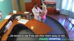 FakeHospital - doktor pomůže své recepční vyřešit problém s orgasmem