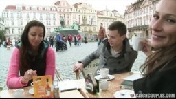 CzechCouples E12 - České páry z ulice - Dvě nymfomanky se vrhnou na jeho velký péro