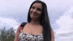 PornHubAgent E06 - pořádná kuřba na veřejnosti od české brunetky Lucia Denvile