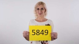 Czech Casting / Český porno casting - blondýnka Veronika 5849 s růžovým dildem