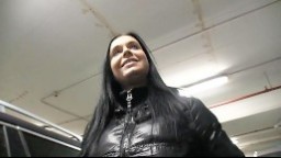 Rychlý prachy aneb Public Agent v českých ulicích - brunetka má ráda sex / 	Victoria Blaze