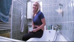 Public Agent / Rychlý Prachy sex s mladou dívkou v koupelně